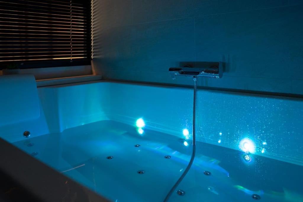 De Luxe Jacuzzi Balneo,king Size Bed *