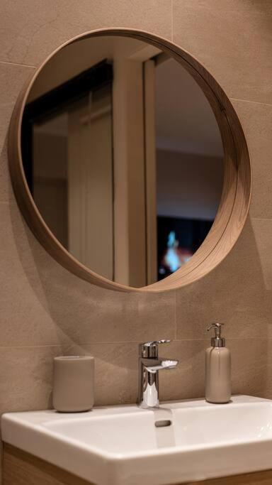 De Luxe Jacuzzi Balneo,king Size Bed *